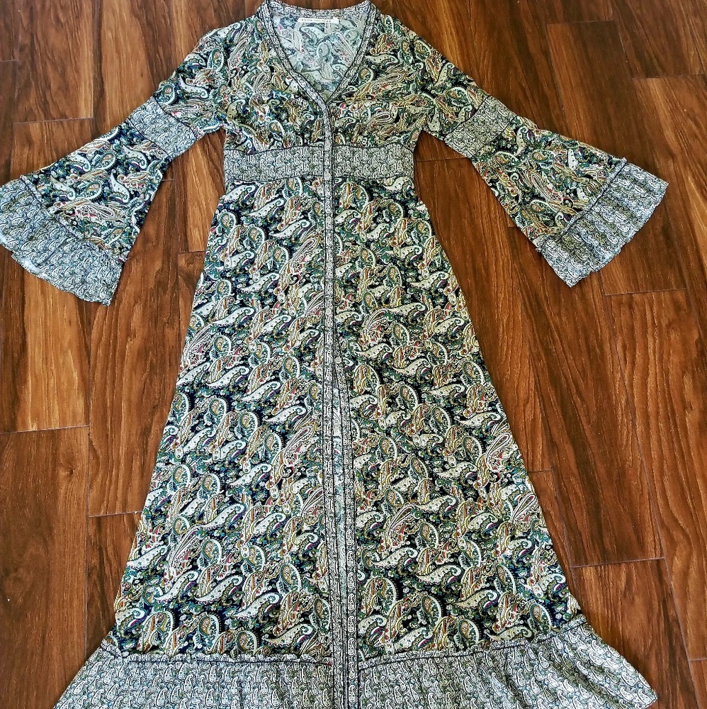 Chelsea & Violet maxi dress size small